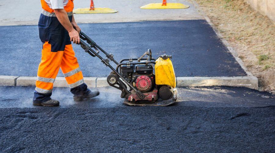 Professional gutter cleaning in Vendor, AR